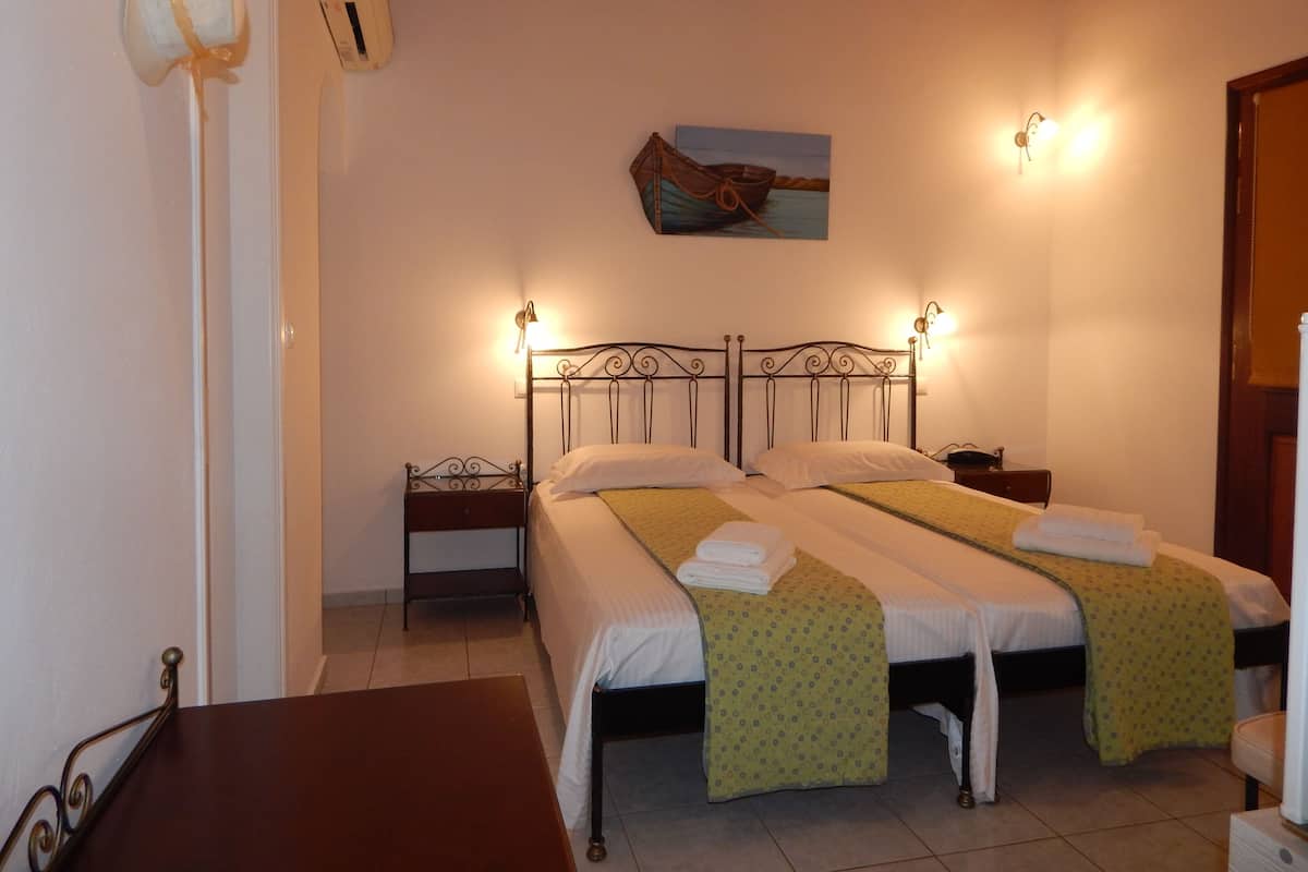 Minibar, wifi gratis y ropa de cama