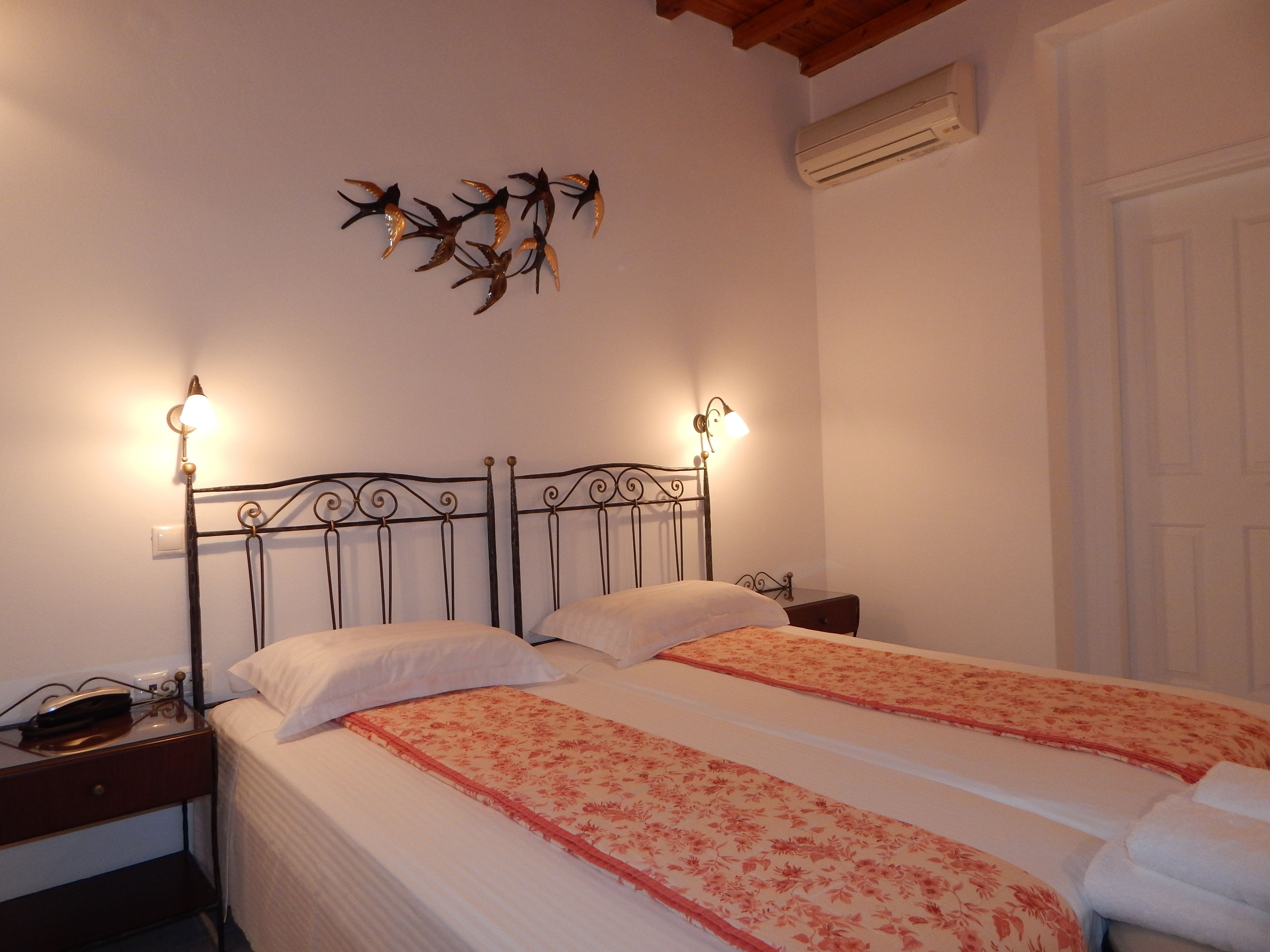 Deluxe vierpersoonskamer | Een minibar, gratis wifi, beddengoed