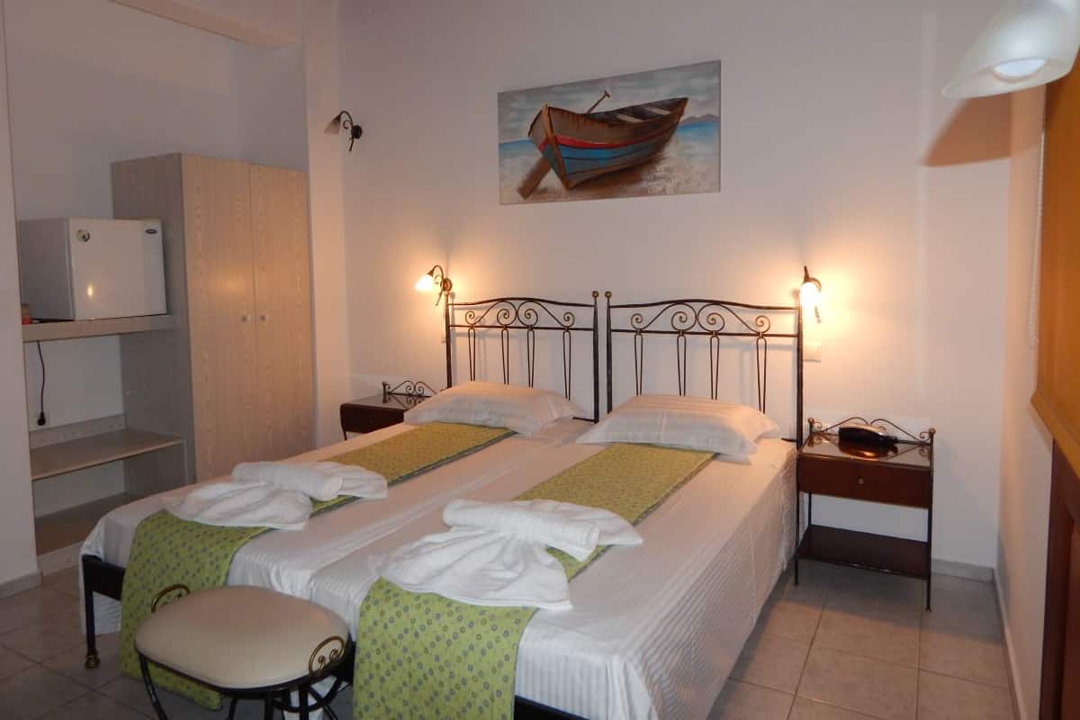 Minibar, wifi gratis y ropa de cama