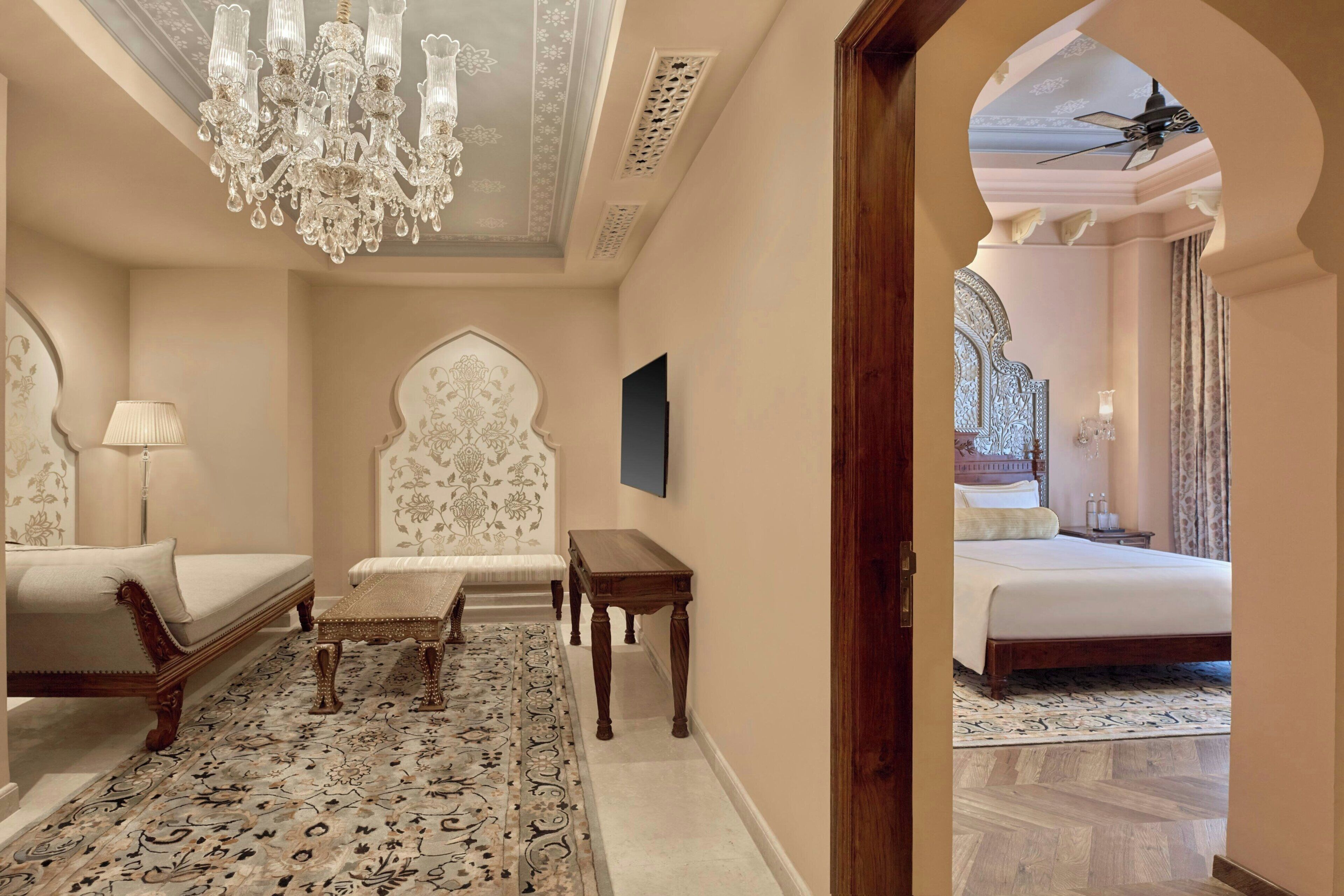 Executive Suite, 1 King Bed with Sofa bed, Garden View | Living room