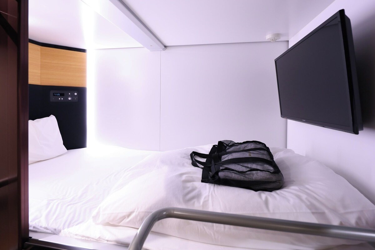 Down duvets, in-room safe, blackout curtains