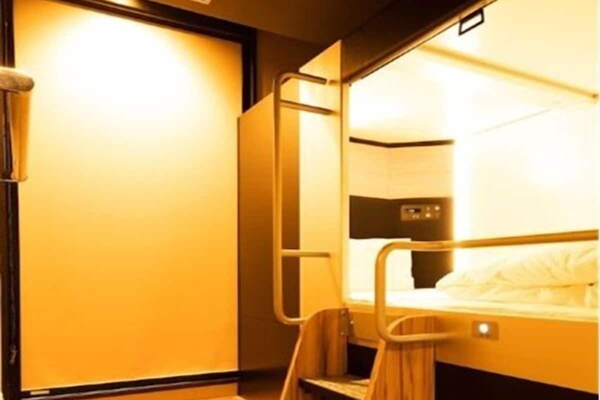 Edredón, caja de seguridad en la habitación y cortinas blackout
