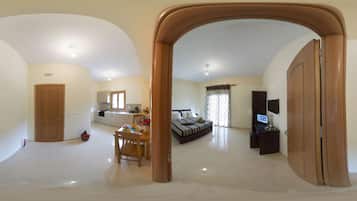 Studio Basic, balkon | Area keluarga | Televisi layar datar 13-inci dengan saluran TV digital dan TV LCD