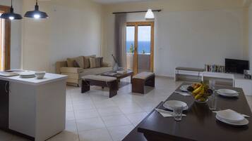 Apartment, 2 Bedrooms, Balcony, Sea View | In-room dining