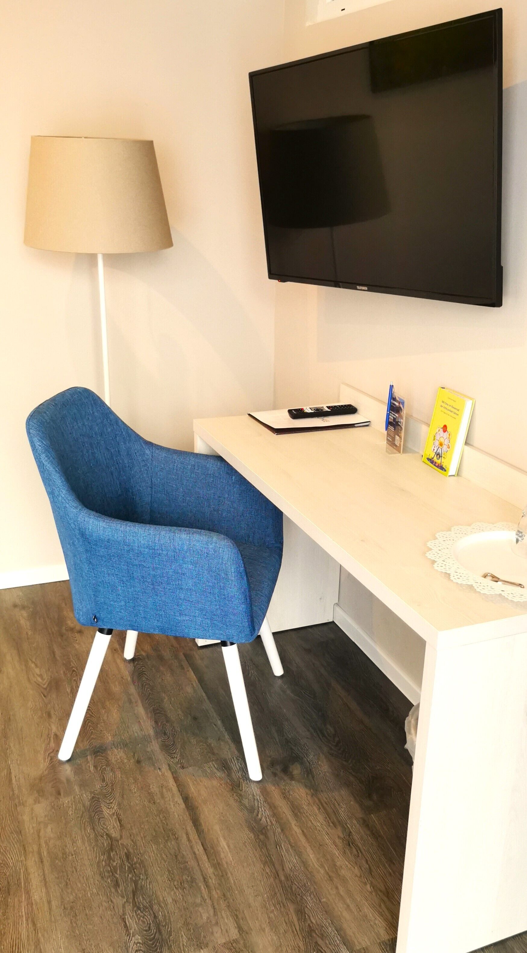 comfort room | hypo-allergenic bedding, in-room safe, desk, laptop workspace