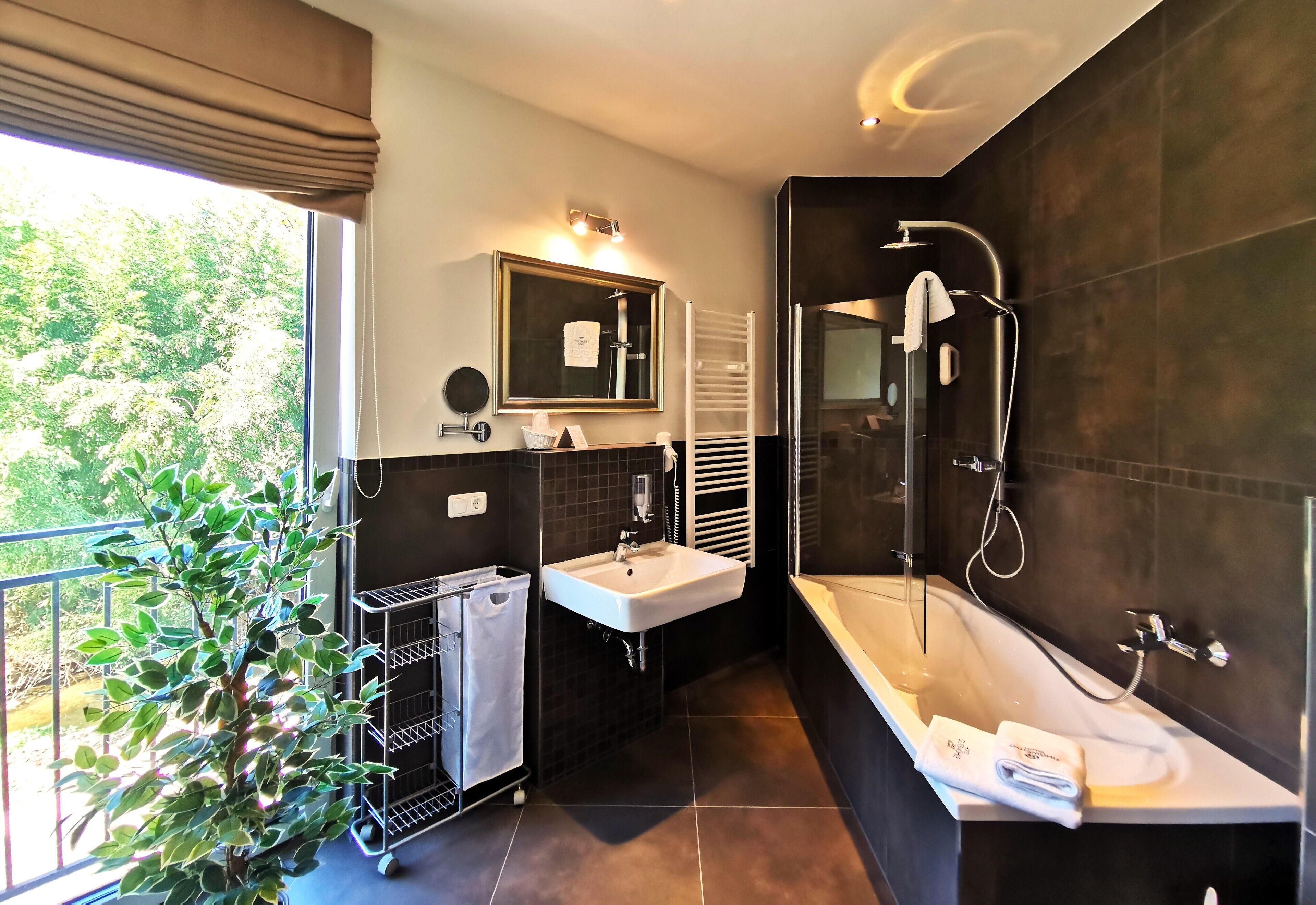 junior suite | bathroom | shower, free toiletries, hair dryer, towels