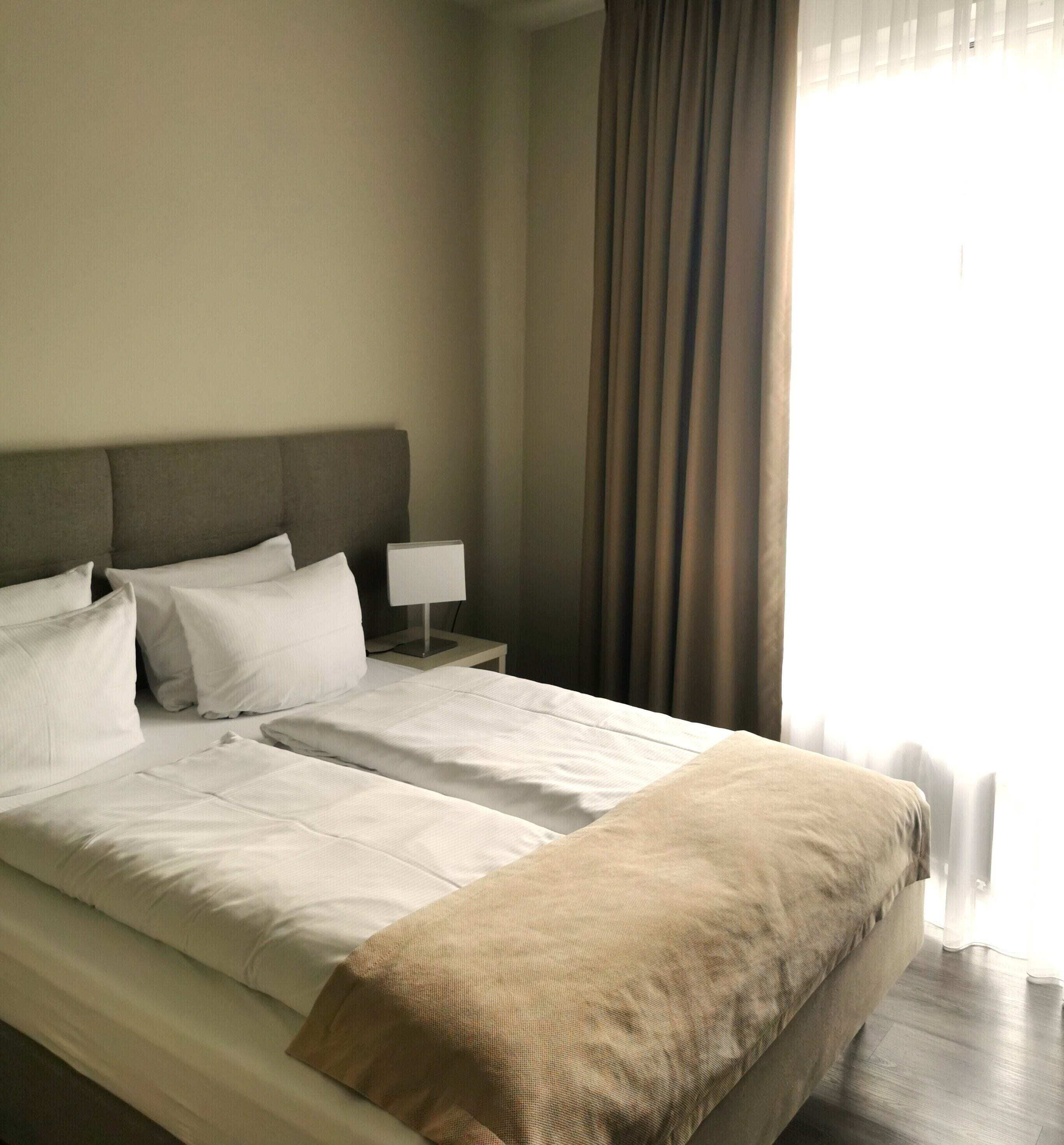 Hypo-allergenic bedding, in-room safe, desk, laptop workspace