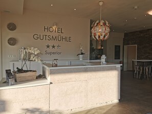 Reception - Hotel Gutsmühle (Obernburg)