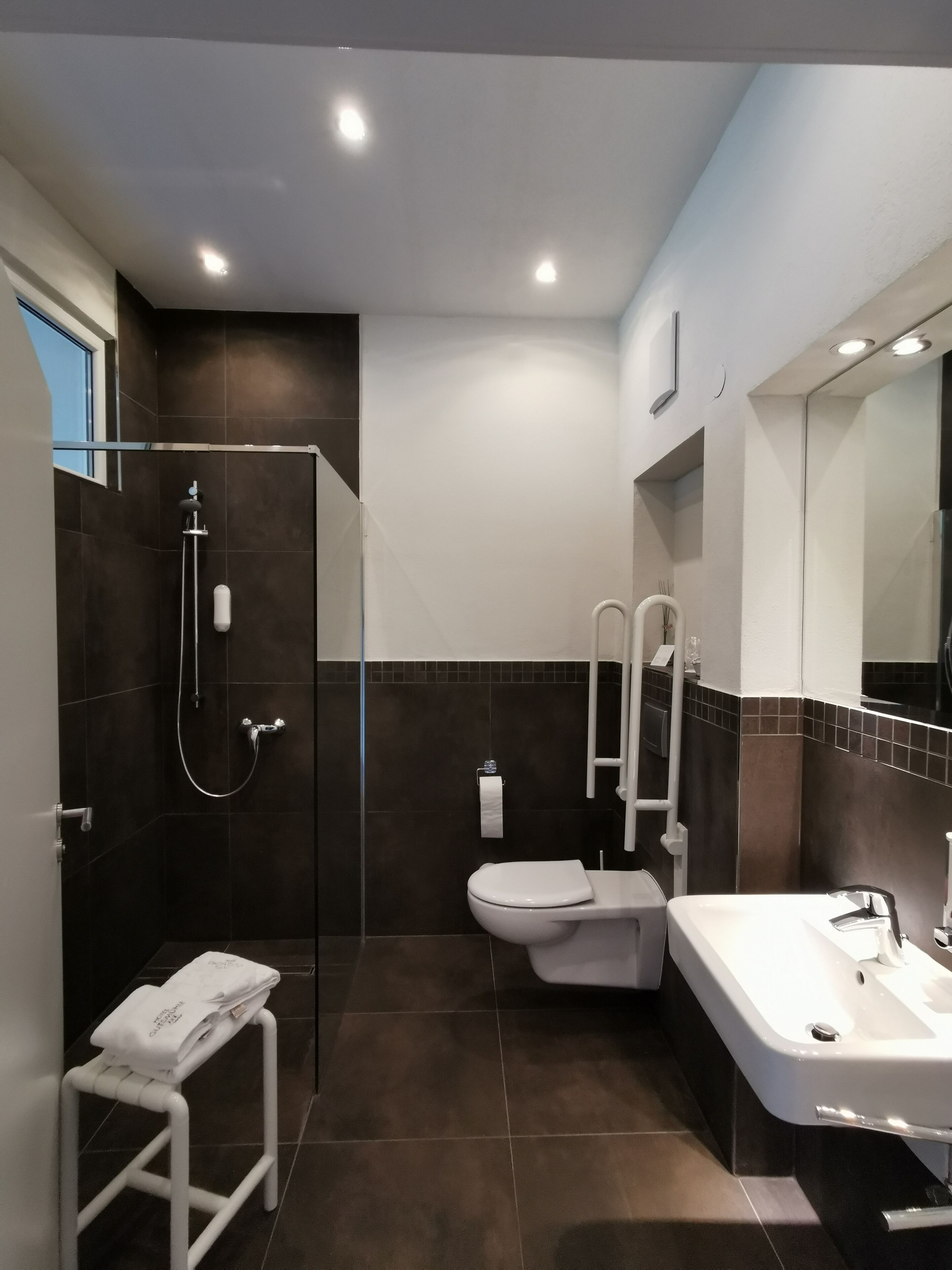 double room, accessible | bathroom | shower, free toiletries, hair dryer, towels