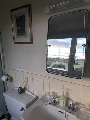 Secador de pelo, toallas