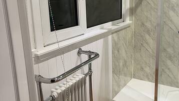 Basic Double Room, 1 Double Bed | Bathroom