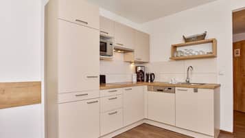 Apartment, 2 Bedrooms | In-room safe, desk, free WiFi, bed sheets