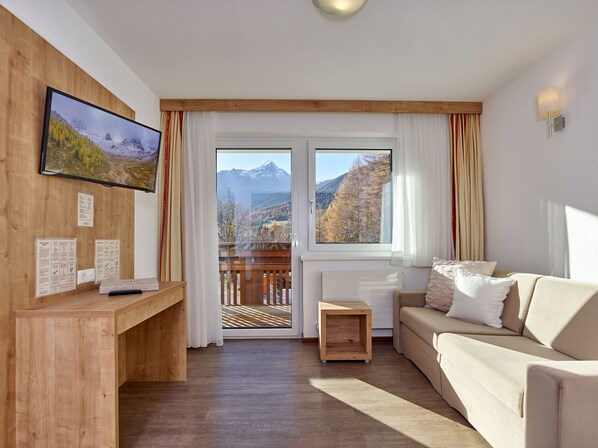 Apartment, 2 Bedrooms | In-room safe, desk, free WiFi, bed sheets - Gästehaus Bergkristall (Soelden)