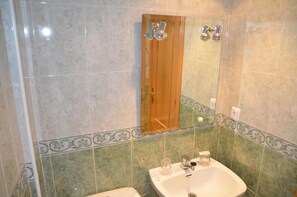 Free toiletries, bidet, towels