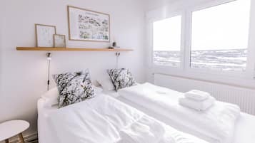 Double or Twin Room, Private Bathroom | Blackout drapes, free cribs/infant beds, free WiFi, bed sheets