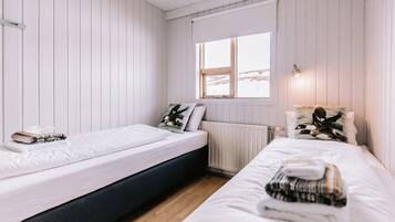 Cottage, 2 Bedrooms | 2 bedrooms, free cots/infant beds, free WiFi, bed sheets