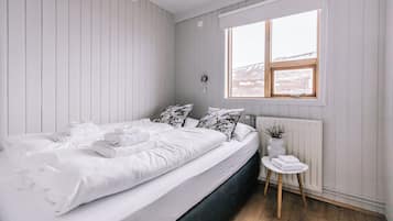 Cottage, 2 Bedrooms | 2 bedrooms, free cribs/infant beds, free WiFi, bed sheets