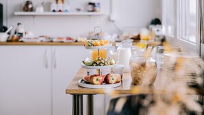 朝食 (ビュッフェ)、毎日提供 (有料)