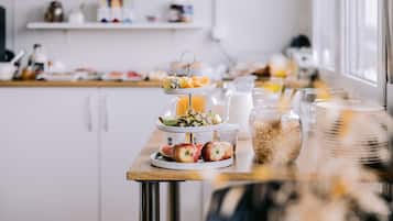 Daily buffet breakfast for a fee