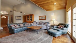 TV, peis, DVD-spiller og bordtennis