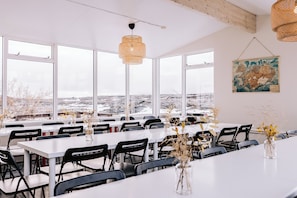 Se ofrece un desayuno bufé (17.25 EUR por persona)