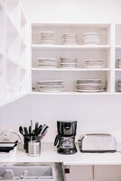 Frigorífico, microondas, horno y placa de cocina