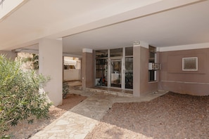 Design Apartment, 1 Bedroom | Living area | Flat-screen TV