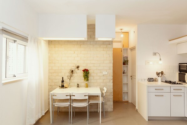 Appartement Design, 1 chambre | Coin séjour | Télévision à écran plat