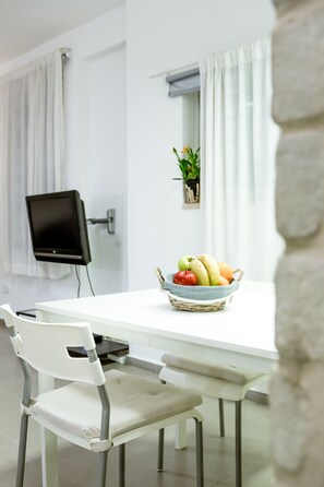 Design-Apartment, 1 Schlafzimmer | Essbereich im Zimmer