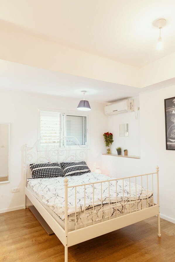 Design-Apartment, 1 Schlafzimmer | Wohnbereich | Flachbildfernseher