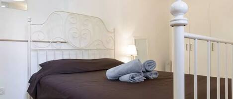 Design Apartment, 1 Bedroom | 1 bedroom, premium bedding, desk, blackout curtains