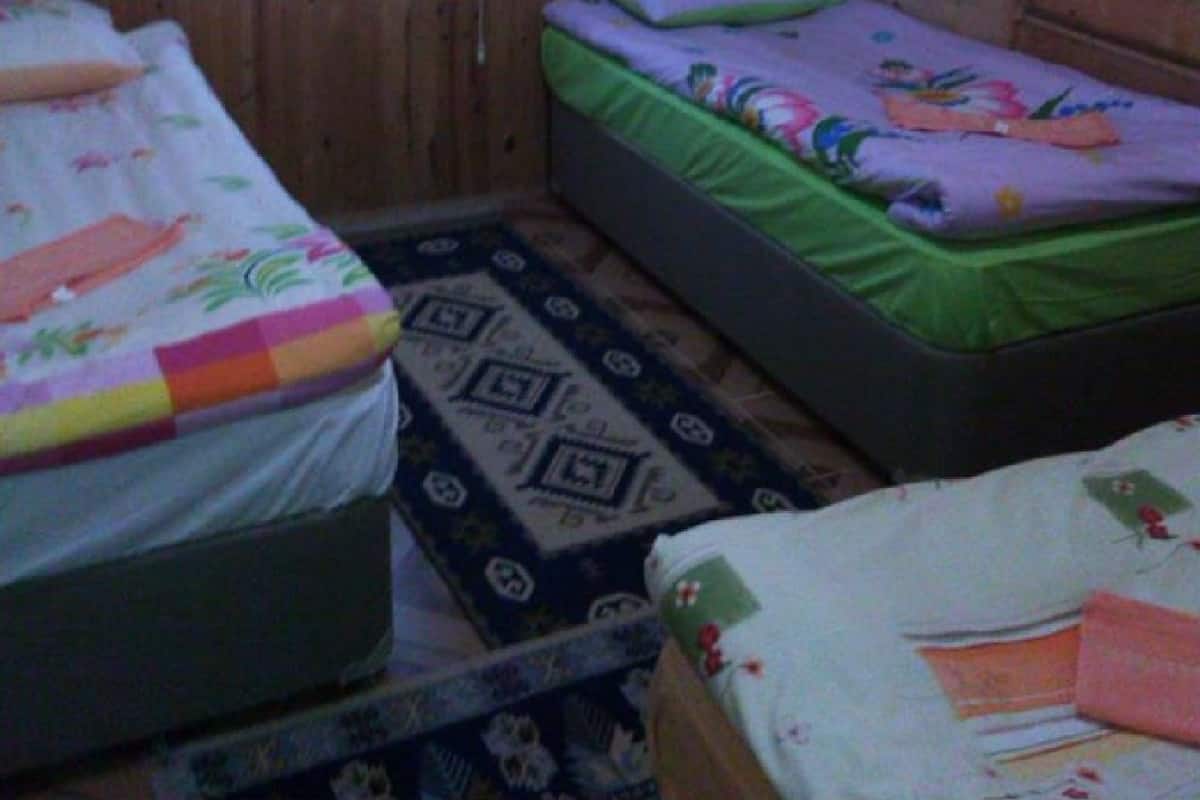 2 chambres, fer et planche Ă repasser