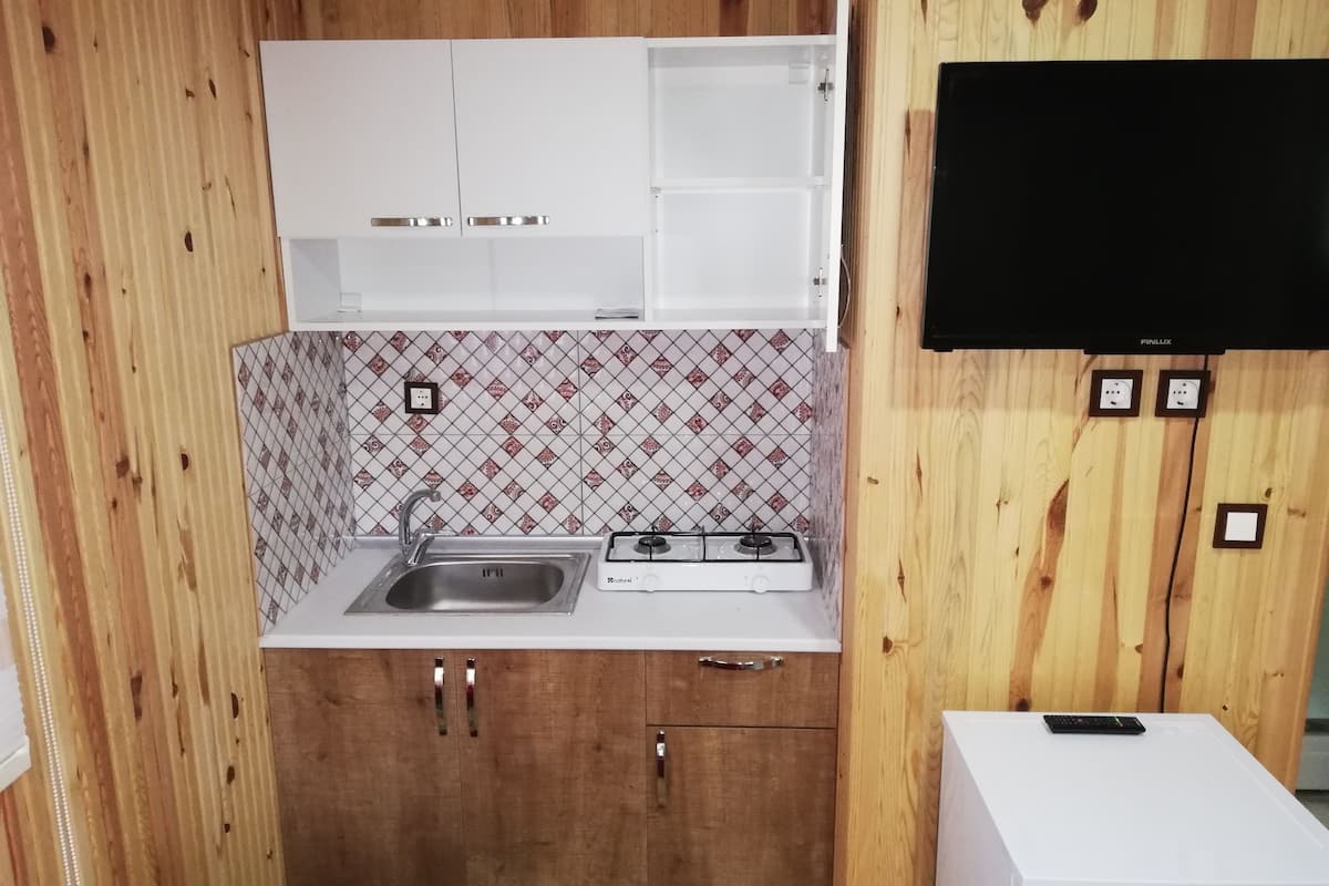 apartment, 2 bedrooms | private kitchen | coffee/tea maker