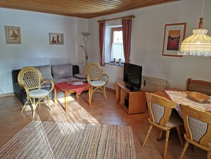 Apartment, 1 Schlafzimmer, Nichtraucher, Terrasse | Wohnbereich | Flachbildfernseher