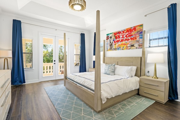 5 chambres, fer et planche à repasser, lit de bébé portatif