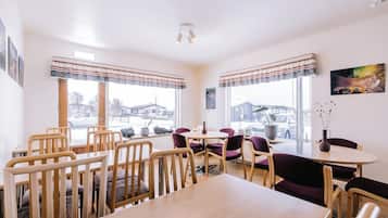 Daily continental breakfast (EUR 25 per person)