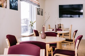 Bữa sáng kiểu Âu hàng ngày với phụ phí nhỏ 