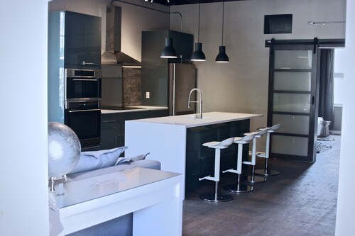 121 Suite on Main Street