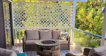 Big Spacious Elevated View Home, Minutes to VNP,
Myra's Blue Hawaii House