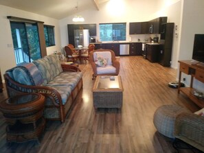 Smart-TV, peis, bøker og printere