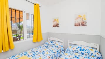 3 chambres, fer et planche à repasser, Wi-Fi gratuit, draps fournis