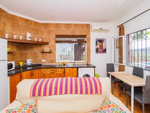 Fridge, oven, coffee/tea maker, electric kettle