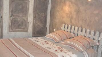 Familie suite | Luxe beddengoed, een bureau, geluiddichte muren
