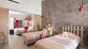 A bedroom with two beds, a mirror, a wardrobe, and a small table. - La Tour du Terroir (Rivesaltes)