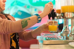 Daily buffet breakfast for a fee - Yeah Barcelona Hostel (Barcelona)