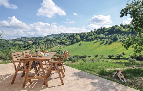 Cozy home in Mombaroccio -PU- with WiFi