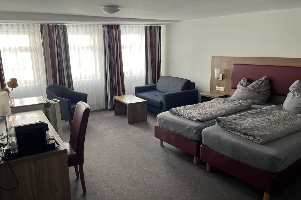 triple room | in-room safe, desk, iron/ironing board, free wifi
