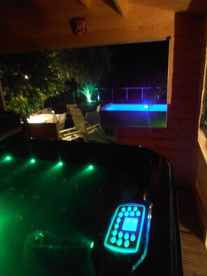 مغطس سبا خارجي