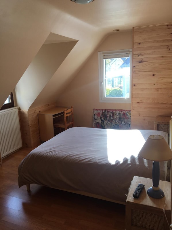 4 habitaciones, tabla de planchar con plancha y wifi gratis