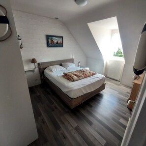 4 slaapkamers, een strijkplank/strijkijzer, gratis wifi, beddengoed
